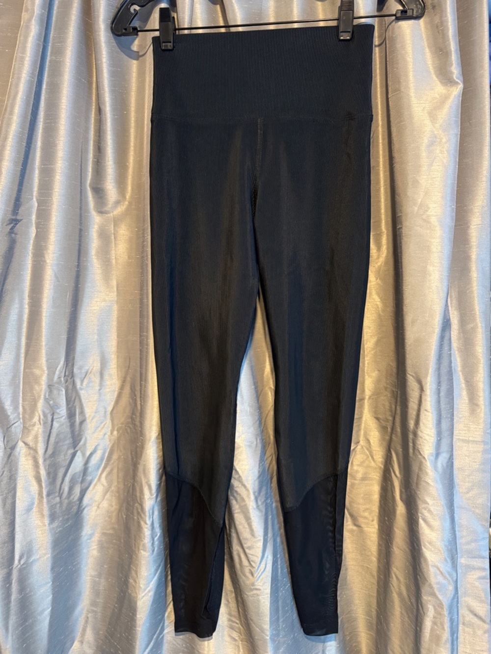 Beach Riot Ayla Ribbed Legging in black with mesh bottom size medium